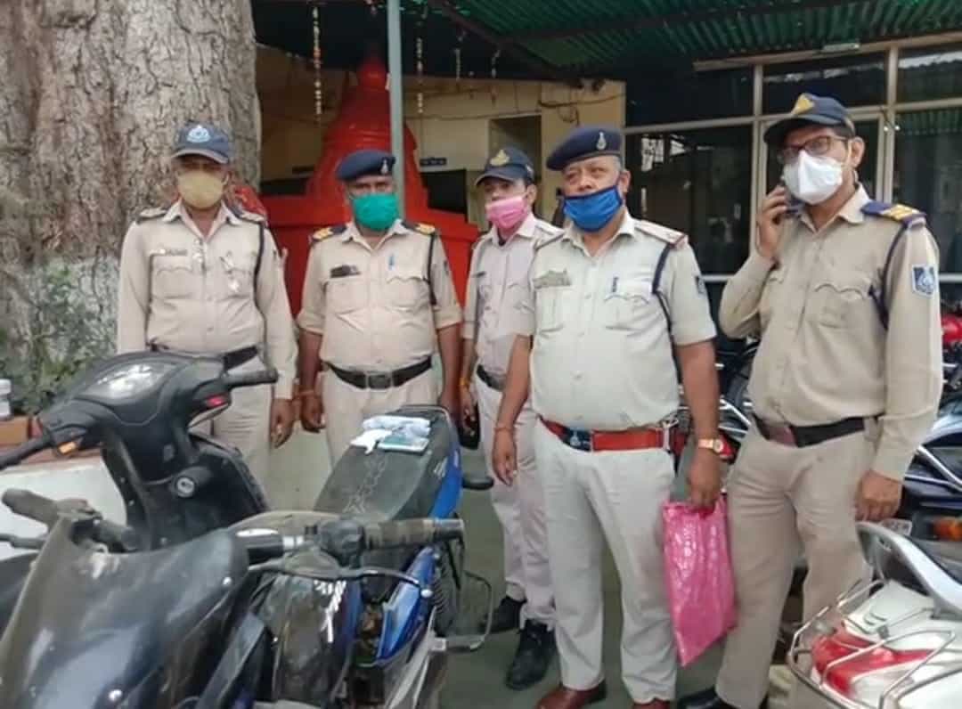 5 लाख की स्मैक के साथ दो बदमाश गिरफ्तार, दोनों पर दर्ज हैं 53 गंभीर अपराध