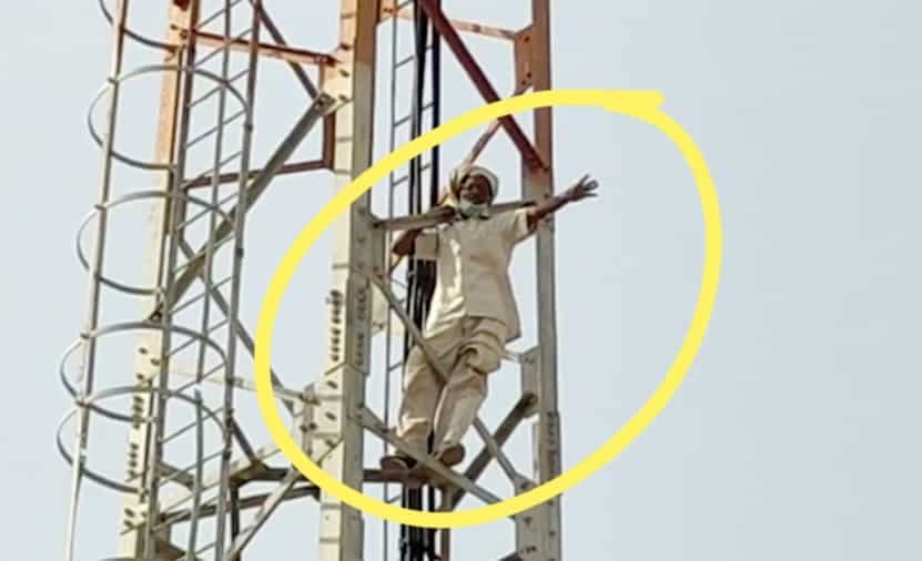 मोबाइल टॉवर पर चढ़े पूर्व पार्षद, देर तक चला ड्रामा, देखिये वीडियो