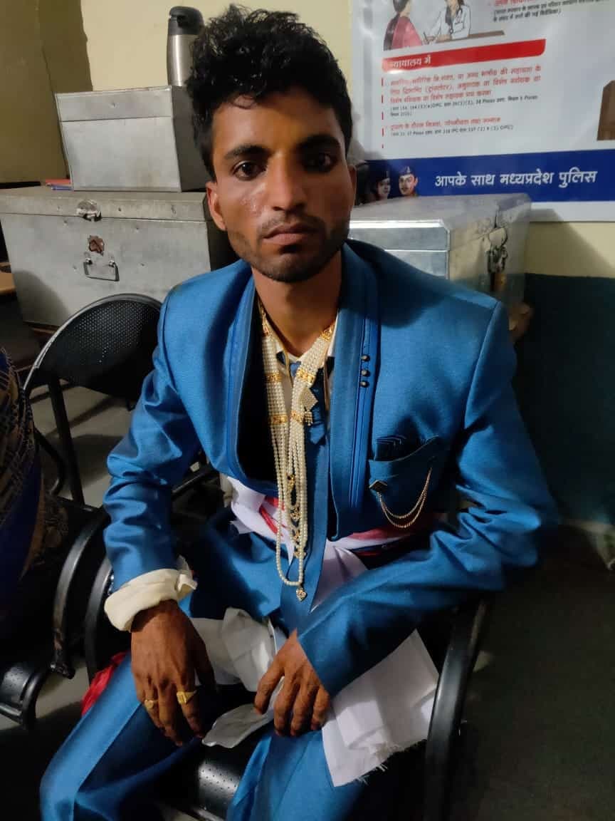 मुरैना : नाबालिग के साथ शादी रचा रहा था 25 वर्षीय दूल्हा, चाइल्ड लाइन संस्था ने वापस लौटाया