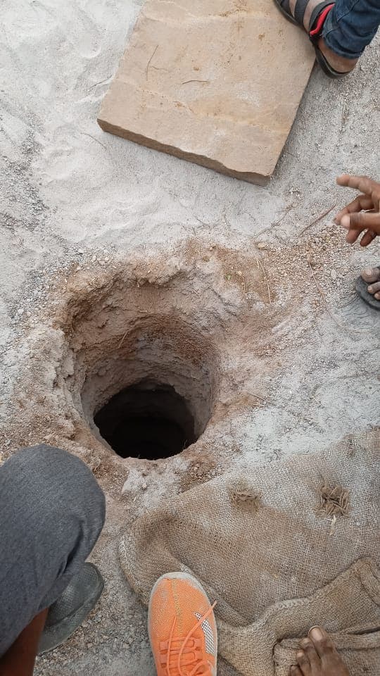 शिवपुरी : बोरवेल में गिरी मासूम, 14 वर्षीय बालक ने बचाया,टला बड़ा हादसा