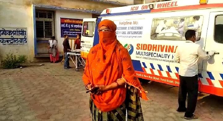 शिवपुरी : कोरोना संक्रमित महिला का अस्पताल प्रबंधन पर आरोप, डॉक्टर नहीं ले रहे सुध