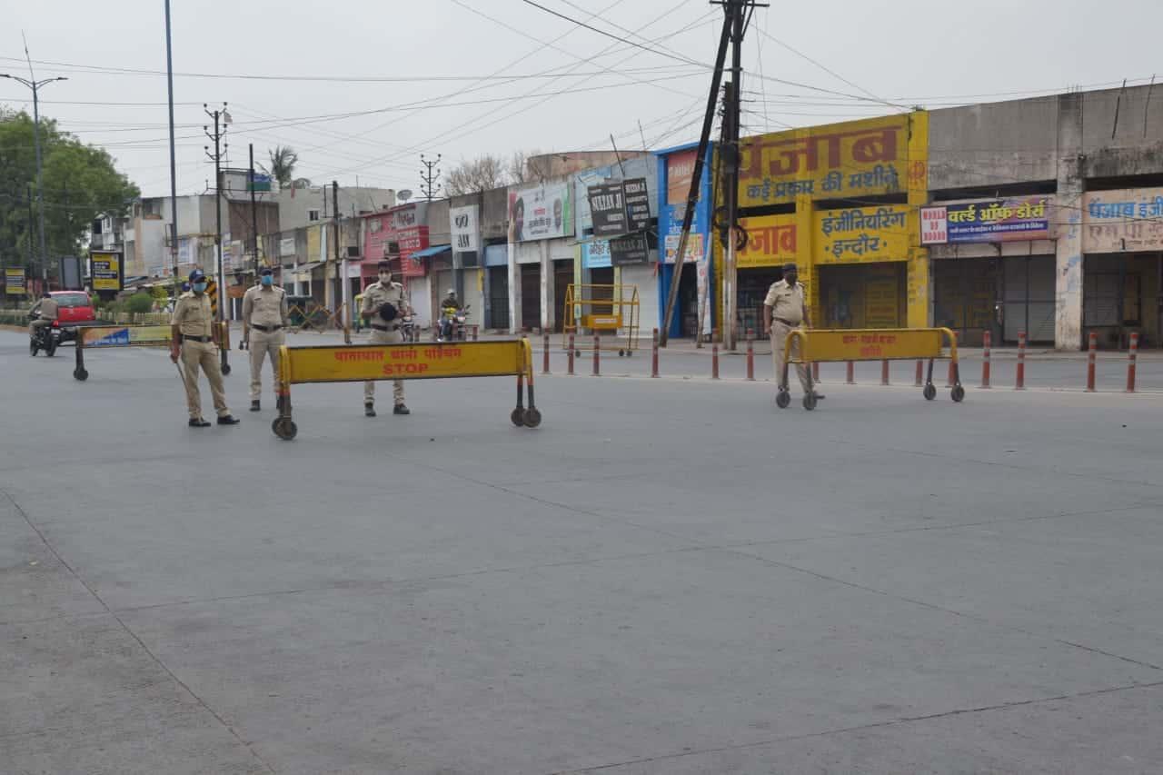लॉक डाउन के 24 घण्टे में इंदौर में पाए गए 919 संक्रमित, 8296 लोगों को लगा टीका, एक डाॅक्टर की मौत