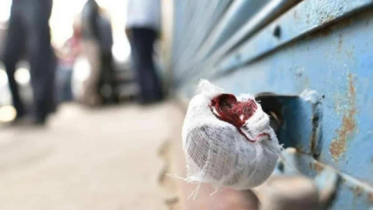 एसडीएम की बड़ी कार्यवाही, एमआरपी से ज्यादा राशि लेने पर 4 दुकानों को किया सील