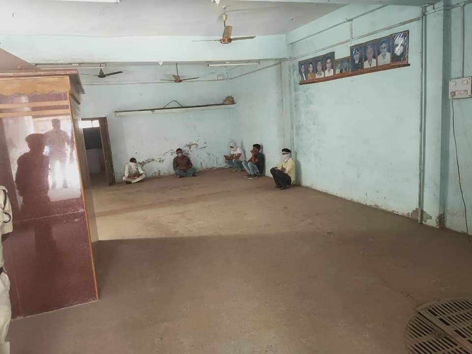 Khargone News : बिना मास्क के घूम रहे लोगों को खाना पड़ी ओपन जेल की हवा