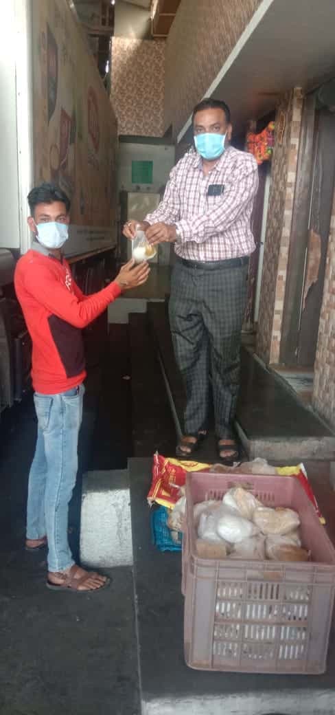 कोरोना कर्फ्यू में जरूरतमंदों की मदद के लिए आगे आए समाजसेवी
