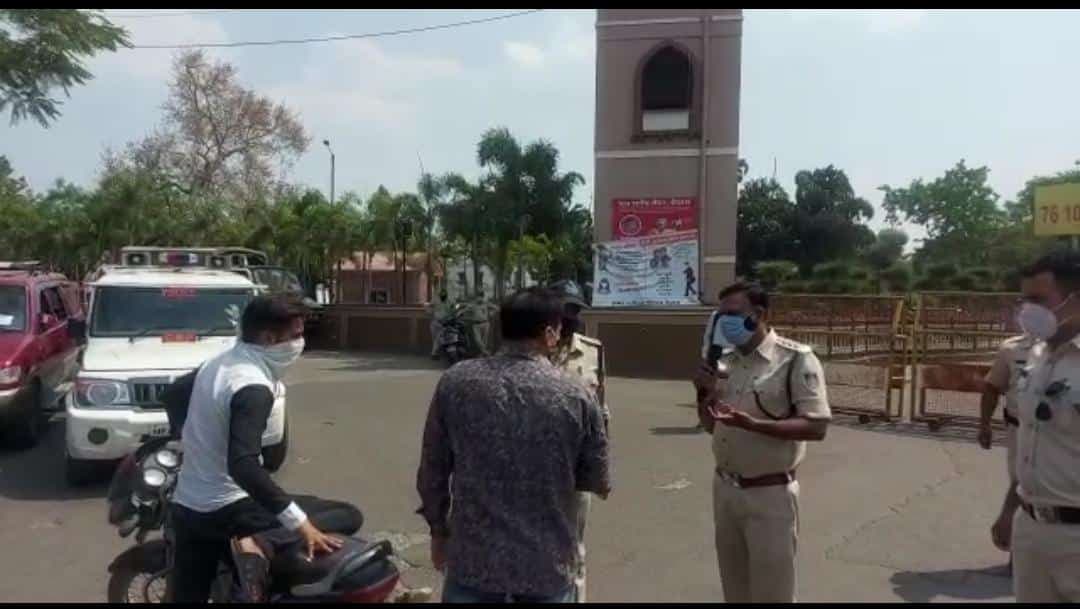 देवास में बढ़ते कोरोना से पुलिस प्रशासन सख्त, चालानी कार्यवाही शुरू