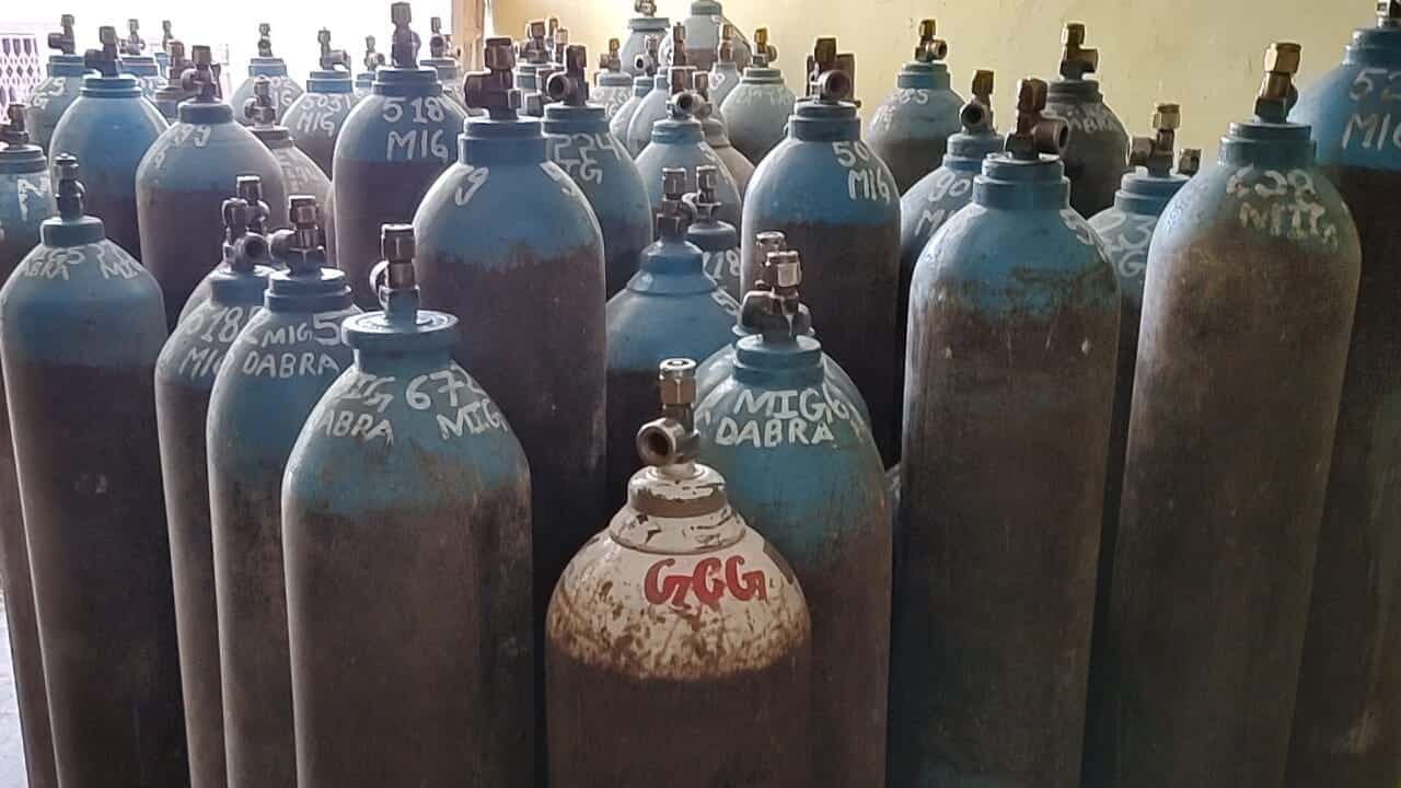 ऑक्सीजन प्लांट पर पुलिस और डॉक्टर के बीच मारपीट, वीडियो वायरल