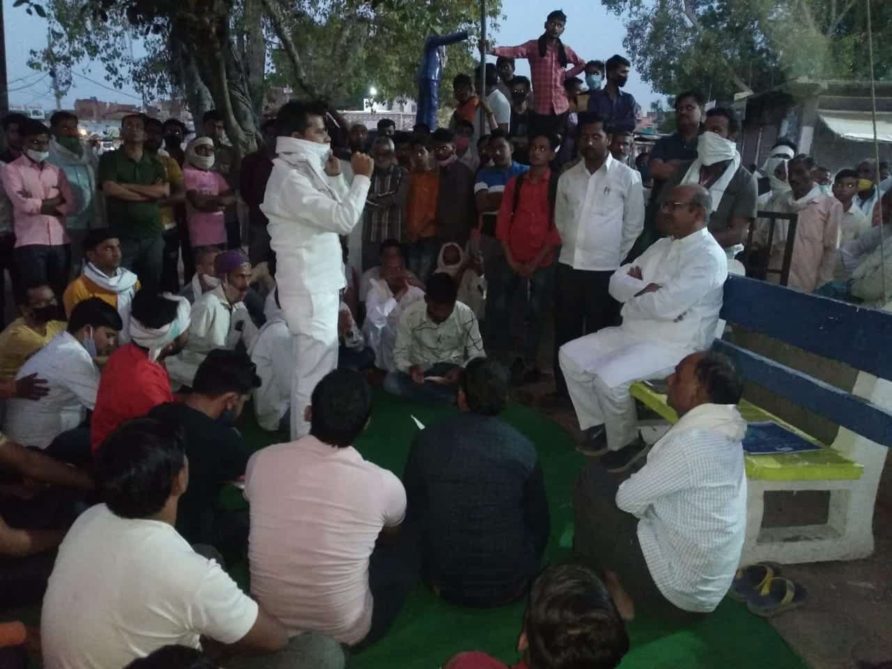 देर शाम हुआ धरना प्रदर्शन पर निर्णय, जिला अध्यक्ष भाजपा के आश्वासन के बाद उठे आंदोलनकारी