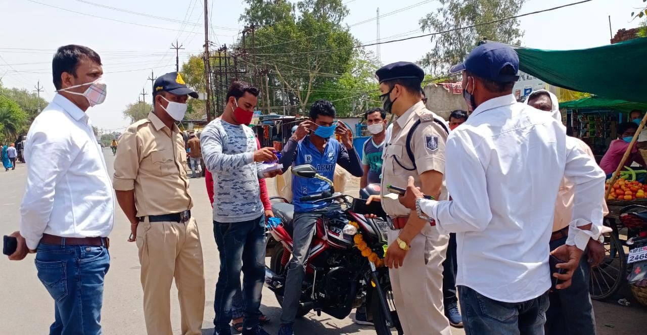 कोरोना को लेकर पुलिस प्रशासन सख्त, नियमों का उल्लंघन करने पर हो रही चालानी कार्रवाई