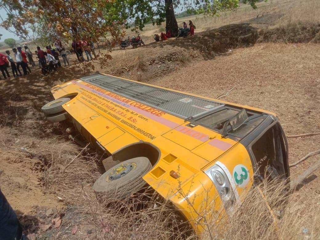 सिंगरौली : तेज रफ्तार बस की चपेट में आए दो युवक, मौत