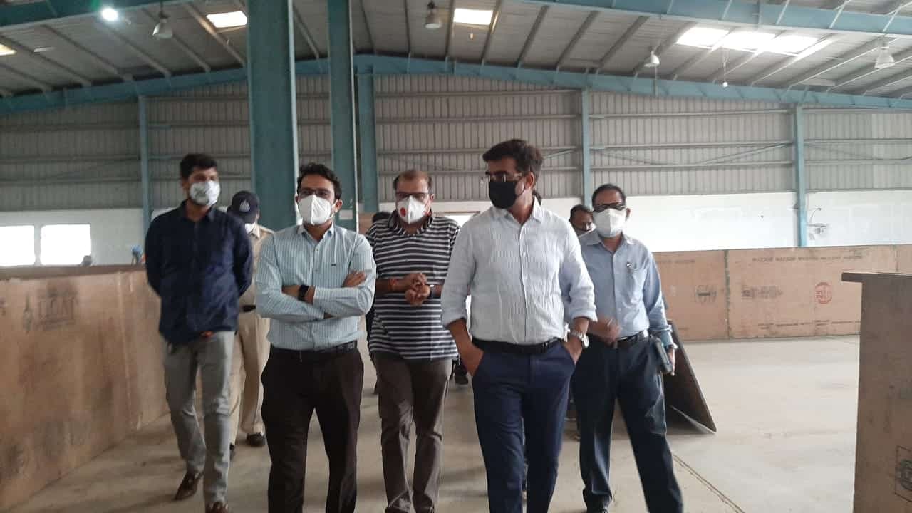 देवास में बन रहा  250 बेड का सर्व सुविधायुक्त कोविड हॉस्पिटल, कलेक्टर ने किया निरिक्षण