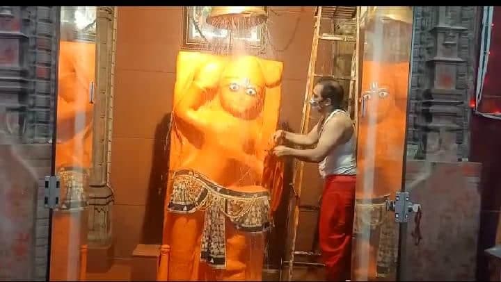 खरगोन : ओखलेश्वर मठ में कोरोना के नियमों के साथ मनाई गई हनुमान जयंती