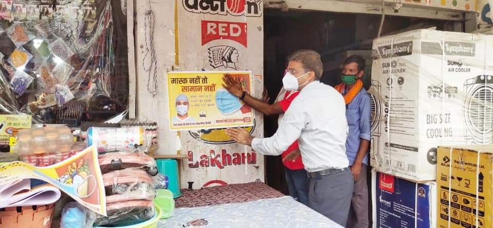 सिंगरौली कलेक्टर एवं पुलिस ने शहर का लिया जायजा, ‘मास्क नहीं तो सामान नहीं’ के दुकानों पर लगाए पोस्टर