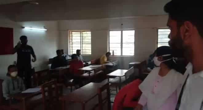 जबलपुर के स्कूल में एबीवीपी का हंगामा, छात्रों से छीने पेपर, सूचना मिलते ही पहुंची पुलिस