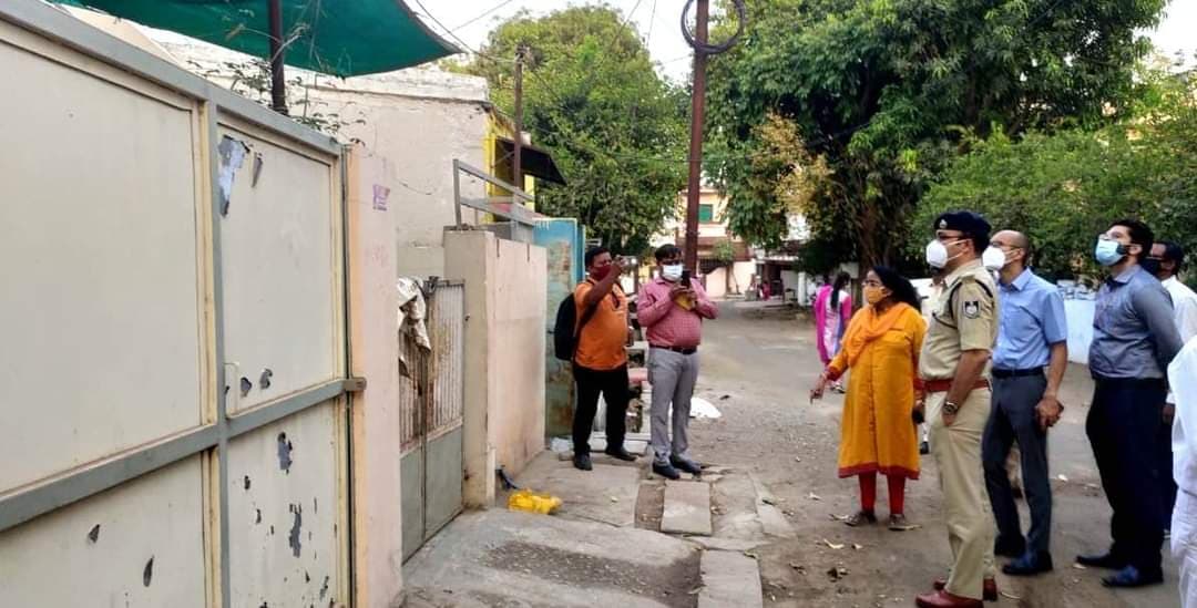 कलेक्टर व एसपी ने किया होम आइसोलेट मरीजों के घरों का निरीक्षण