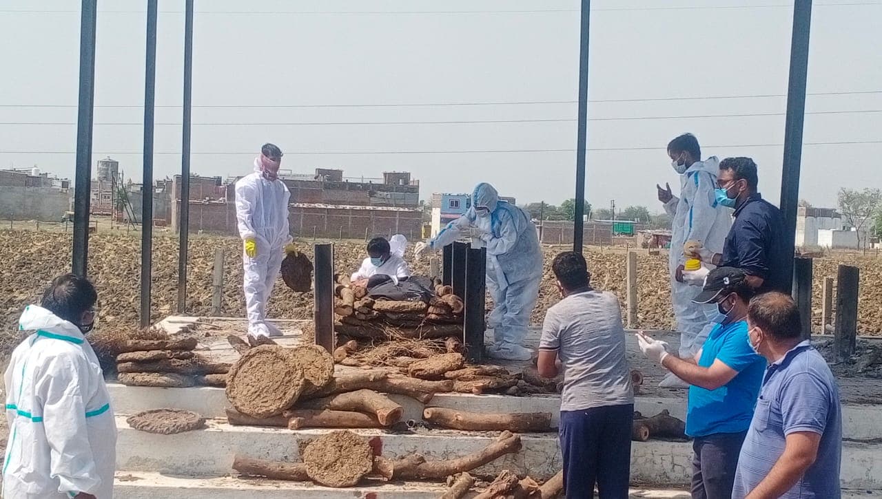 इंसानियत की मिसाल, रोजे में करवाया हिंदू बुजुर्ग का विधि विधान से अंतिम संस्कार