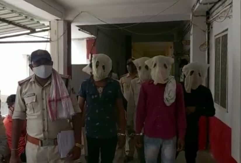 खण्डवा : पुलिस के हत्थे चढ़ा लाखों की लूट को अंजाम देने वाला गिरोह