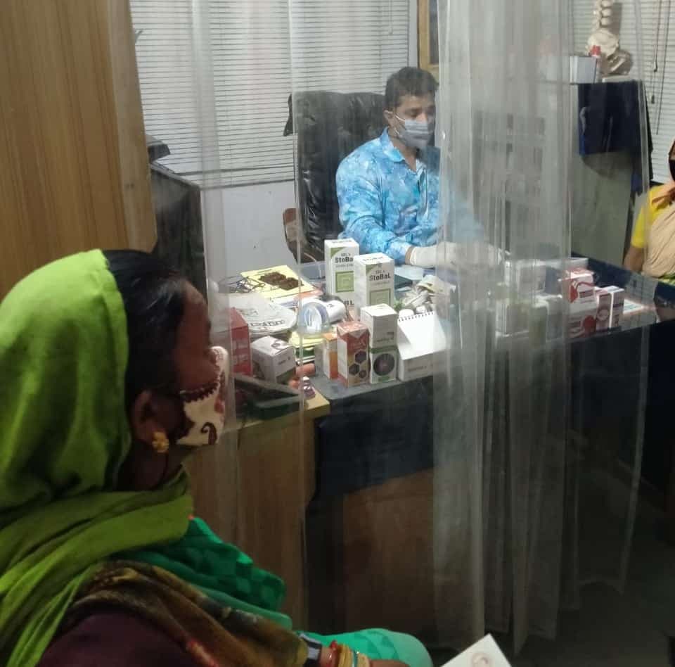 रतलाम : डिग्री होम्योपैथिक की, इलाज ऐलोपैथिक, और मेडिकल में दवाइयां आयुर्वेदिक भी