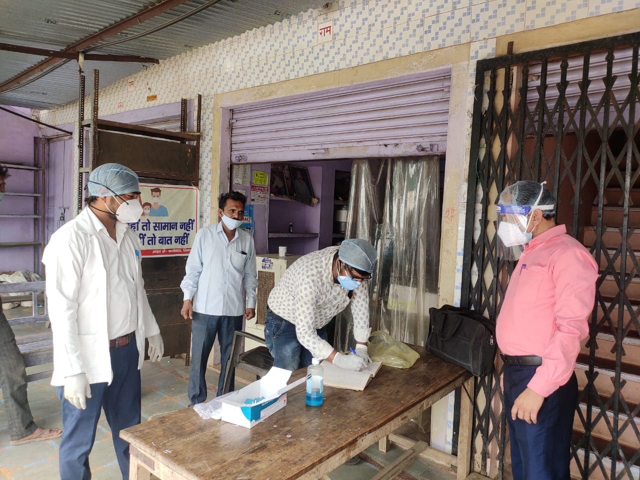 शिवपुरी : प्राइवेट क्लीनिकों पर एसडीएम का छापा, 6 झोलाछाप डॉक्टर और एक पैथोलॉजिस्ट निकला कोरोना पॉजिटिव