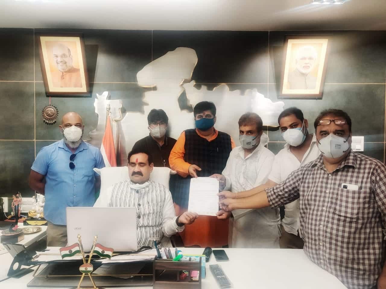 दवा व्यापारियों ने उठाई फ्रंटलाइन कोरोना वॉरियर्स घोषित करने की मांग, गृहमंत्री को सौंपा ज्ञापन