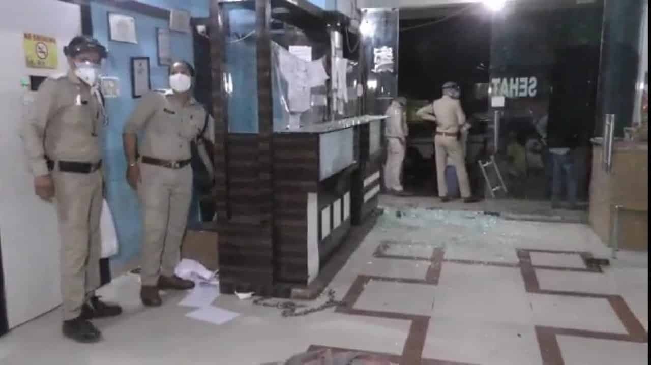 इंदौर: अस्पताल में इलाज के दौरान युवक ने तोड़ा दम, परिजनों ने जमकर की तोड़फोड़, पुलिस ने संभाली स्थिति