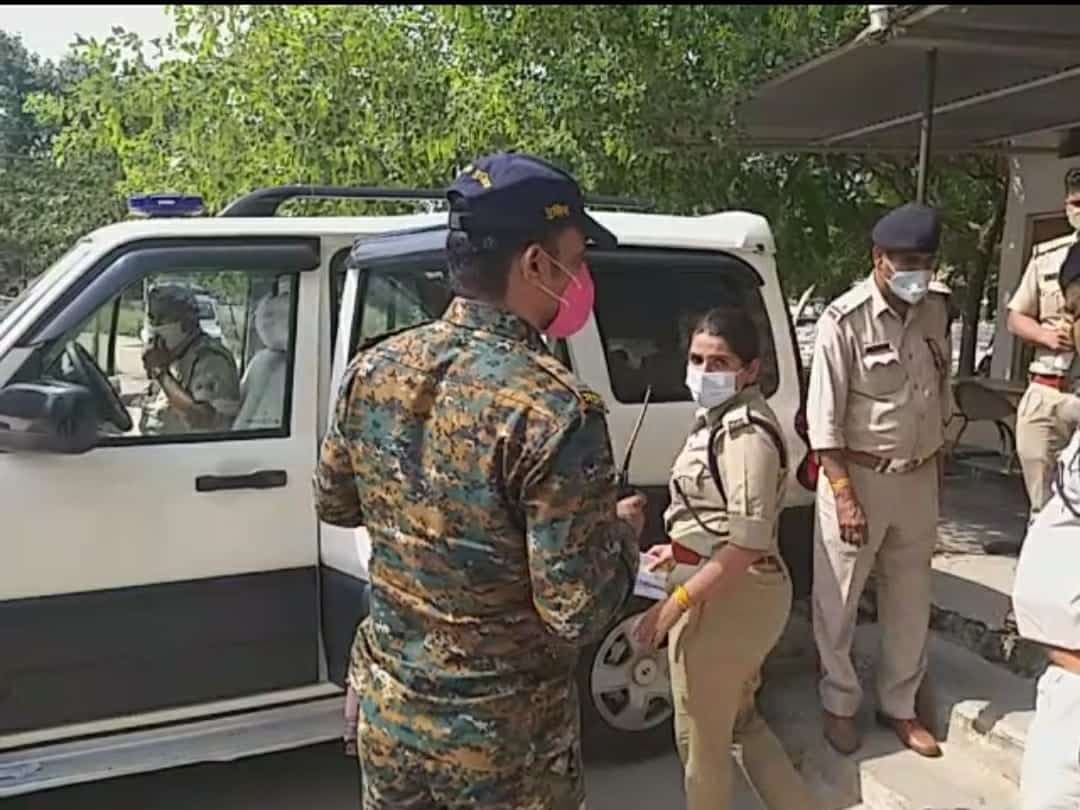 कोरोना कर्फ्यू में भी जारी था सट्टे का खेल, तीन थानों की पुलिस ने की रेड, 17 लोग हिरासत में
