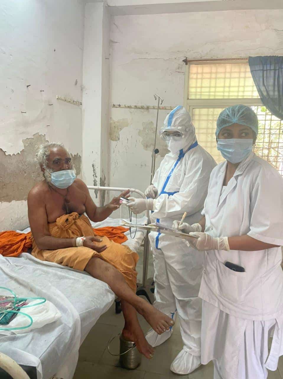 इटारसी की ये डॉक्टर लाखों की नौकरी छोड़, सरकारी अस्पताल में मरीजों का नि:शुल्क कर रहीं इलाज