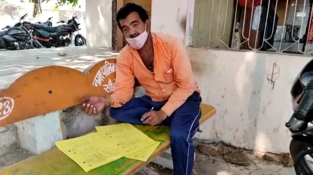 कोरोना संकट : अनुष्ठान मान संक्रमित शवों को दे रहे अग्नि, एक साल से घर में नहीं रखा कदम