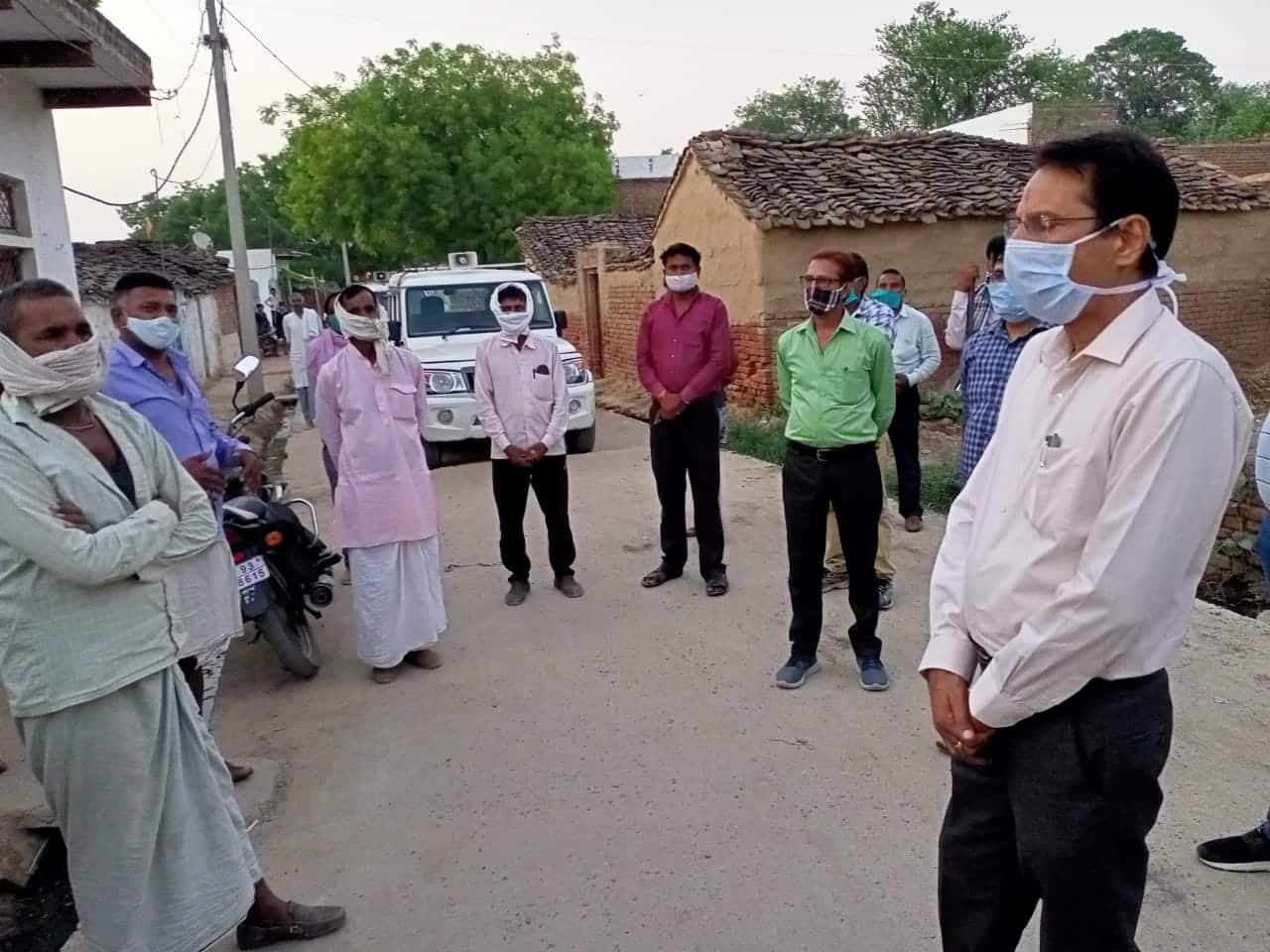 दतिया : कलेक्टर ने लिया रोको-टोको अभियान का जायजा, ग्रामीणों से की सहयोग की अपील