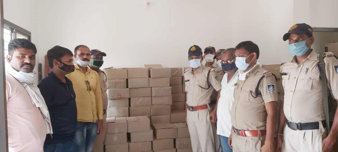 पन्ना : अजयगढ़ पुलिस की बड़ी कार्यवाही, 125 पेटी अवैध शराब के साथ 3 आरोपी गिरफ्तार