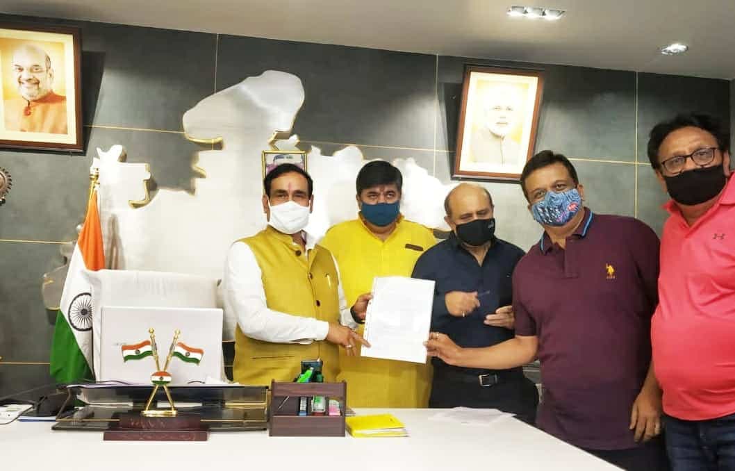 न्यू मार्केट व्यापारी संघ ने गृह मंत्री को सौंपा ज्ञापन, बाजार खोलने की मांग