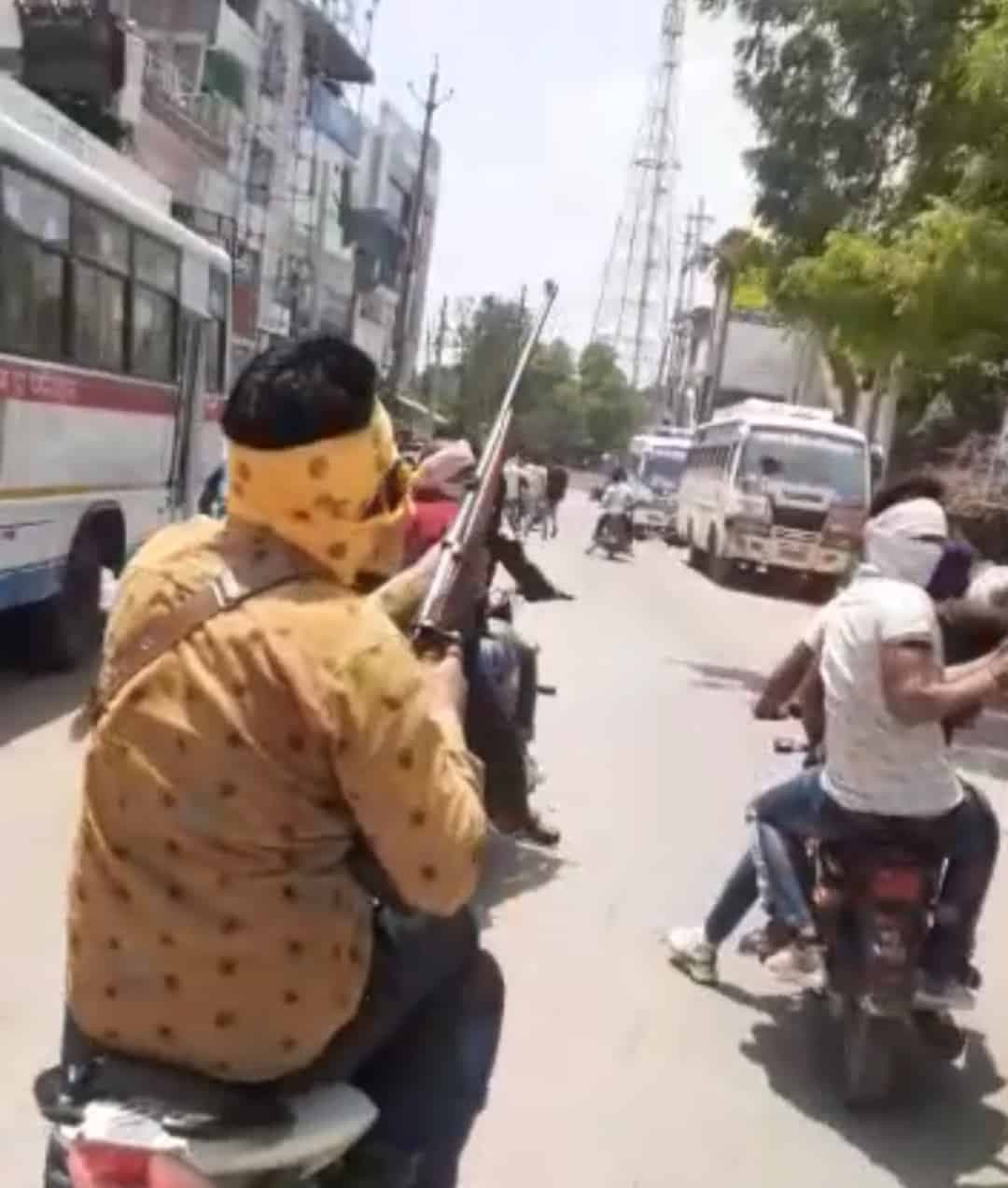 मुरैना : यहां कानून का नहीं, जंगलराज है, देखिये वीडियो