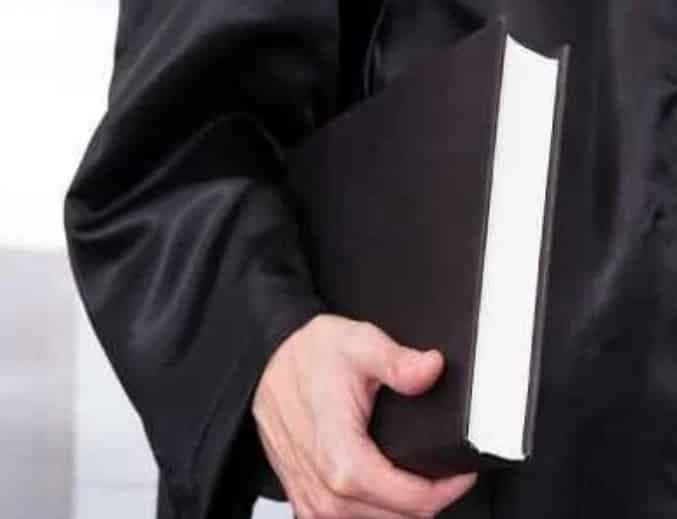 रतलाम : जिस समय चल रहा था 60 बेड ओपनिंग का कार्यक्रम, बिस्तर न मिलने से वकील ने सड़क पर ही तोड़ दिया दम