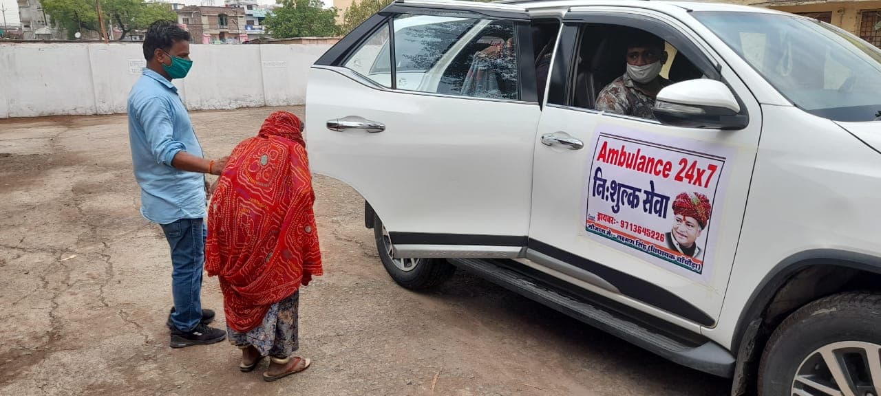 प्रशासन बना लापरवाह तो विधायक ने अपनी ही लक्जरी कार एम्बुलेंस बनाकर दे दी