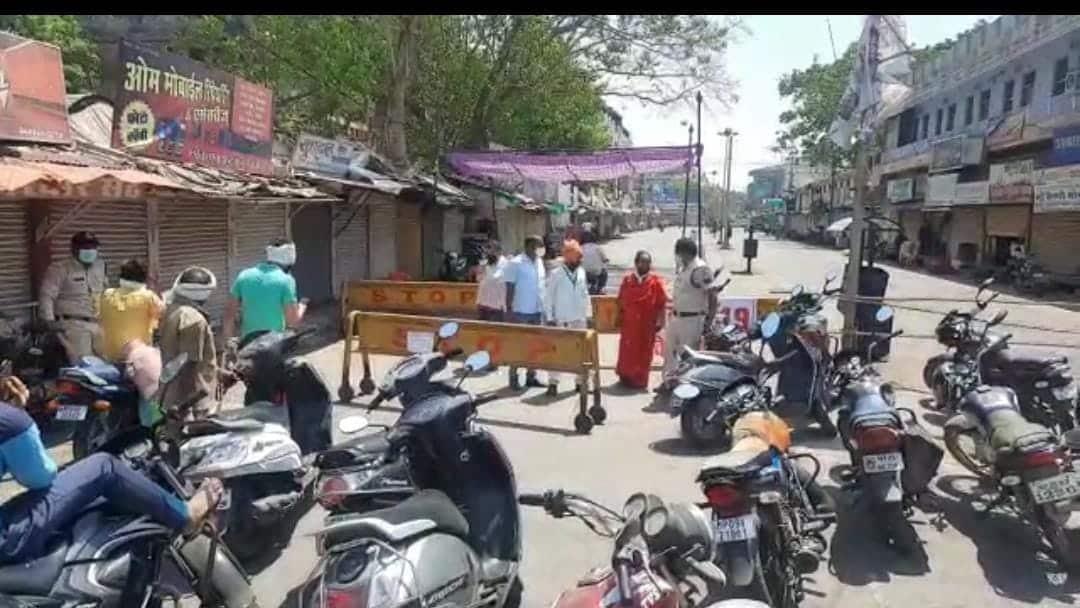 इटारसी में प्रशासन सख्त, पूरे बाजार को बैरिकेडिंग से किया सील