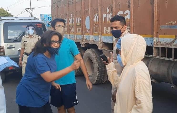 इटारसी: अब स्कार्पियो वाली मैडम का हाईवोल्टेज ड्रामा, सवाल पूछने पर एसडीएम-तहसीलदार पर भड़की