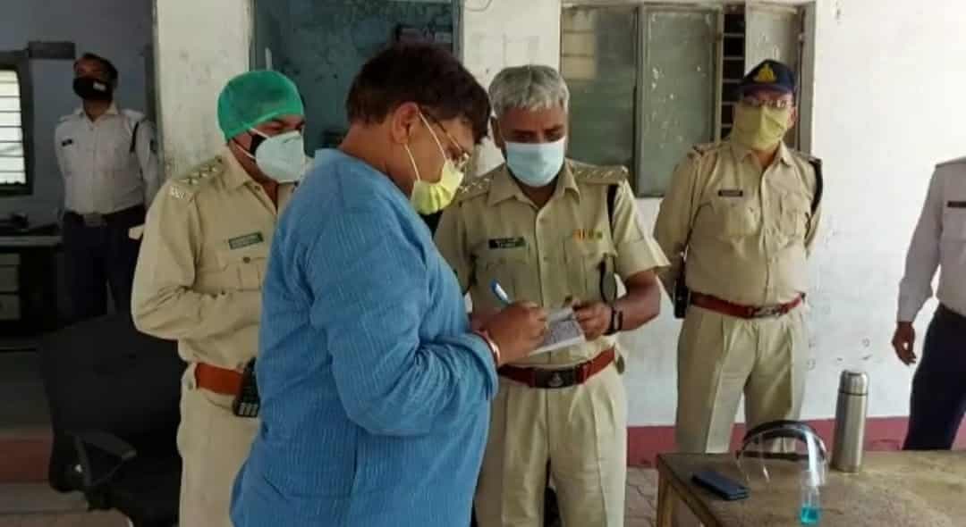 ऊर्जा मंत्री पहुंचे पुलिस थाने, कटवाया अपना चालान, प्रायश्चित भी करेंगे