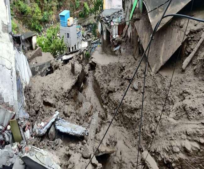 उत्तराखंड में बादल फटने से तबाही, कई मकान-दुकान क्षतिग्रस्त, देखें खौफनाक वीडियो