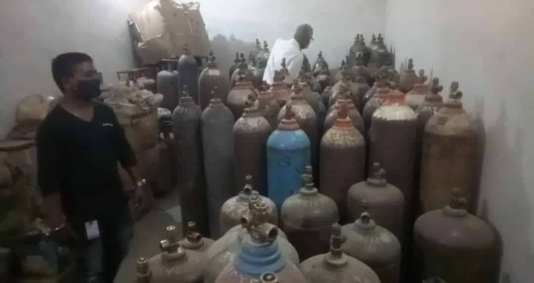 सतना में ऑक्सीजन सिलेंडर कालाबजारी का भांडा फोड़, पुलिस और प्रशासन संयुक्त टीम की कार्यवाही