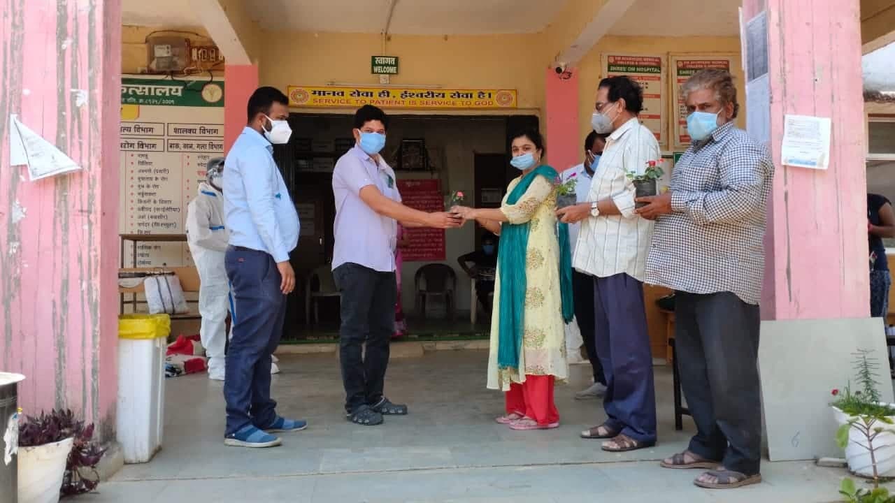 बैतूल में सेवा भाव की मिसाल बना ओम आयुर्वेद हॉस्पिटल, फ्री में कर रहा मरीजों का इलाज
