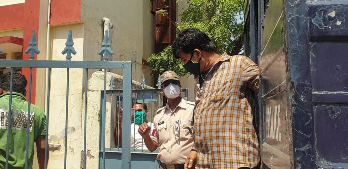 कोरोना कर्फ्यू : दुकानें खोलने पर 24 व्यापारियों को पुलिस ने भेजा खुली जेल