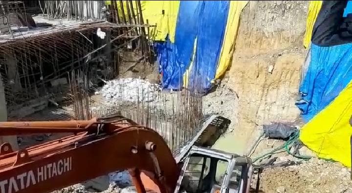 जबलपुर में मिट्टी का ढेर धसने से कई मजदूर दबे, तीन की हालत गंभीर
