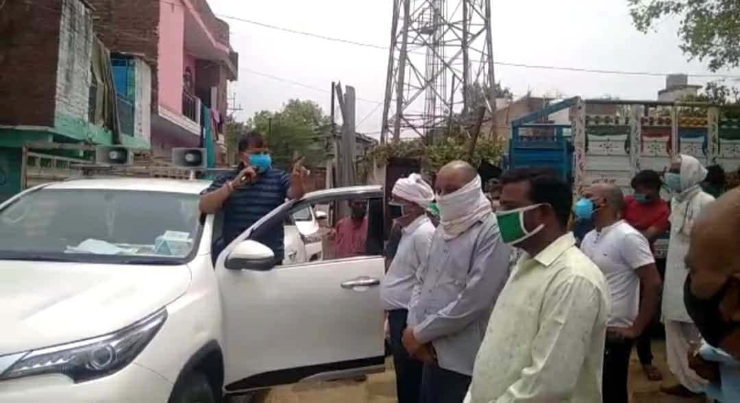 सड़क पर उतरे कोरोना प्रभारी मंत्री, जनता से कर रहे मास्क लगाने की अपील