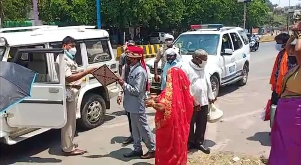 जबलपुर : बारात में उमड़ी भीड़, पुलिस ने लगाई फटकार, उल्टे पांव वापस पहुंचाया घर