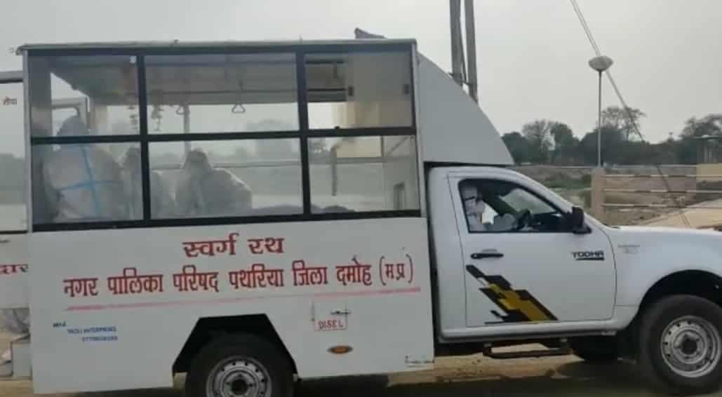 दमोह : श्मशान घाट से अस्पताल वापस लाया गया शव, दाह संस्कार का नहीं था इंतजाम