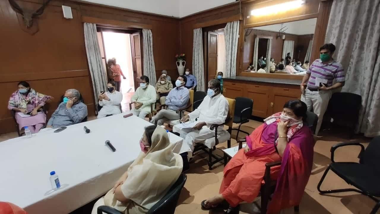 इंदौर पहुंचे स्वास्थ्य मंत्री प्रभुराम, कहा सरकार नहीं छुपा रही आकड़ें तो पूर्व मंत्री पटवारी ने कस डाला ये तंज