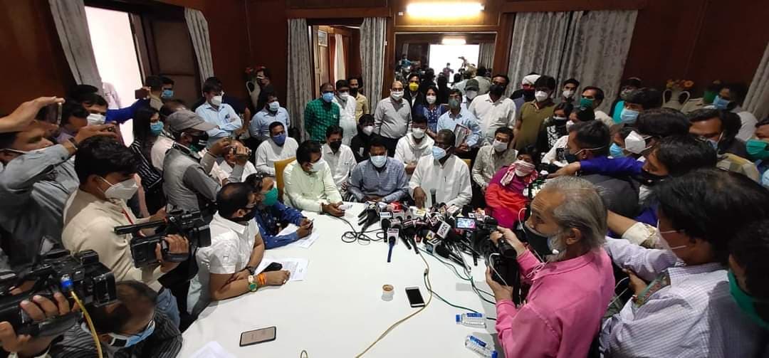 स्वास्थ्य मंत्री की पीसी में कोरोना प्रोटोकॉल की धज्जियां, मानव अधिकार आयोग ने लिया संज्ञान