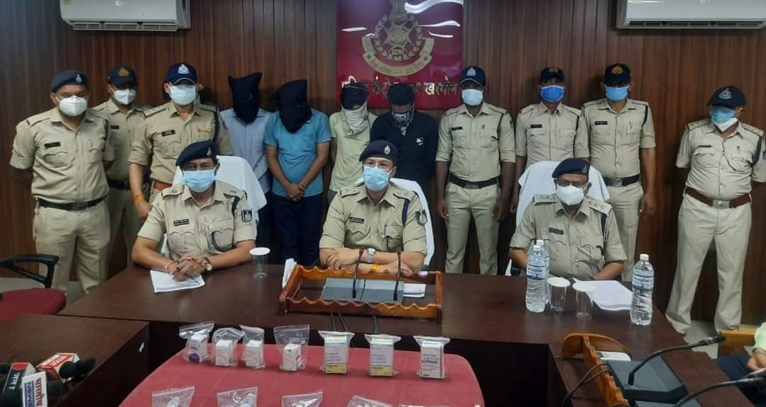 खरगोन पुलिस की बड़ी कार्रवाई, रेमडेसिवीर इंजेक्शन की कालाबाजारी करने वाले 5 आरोपी गिरफ्तार