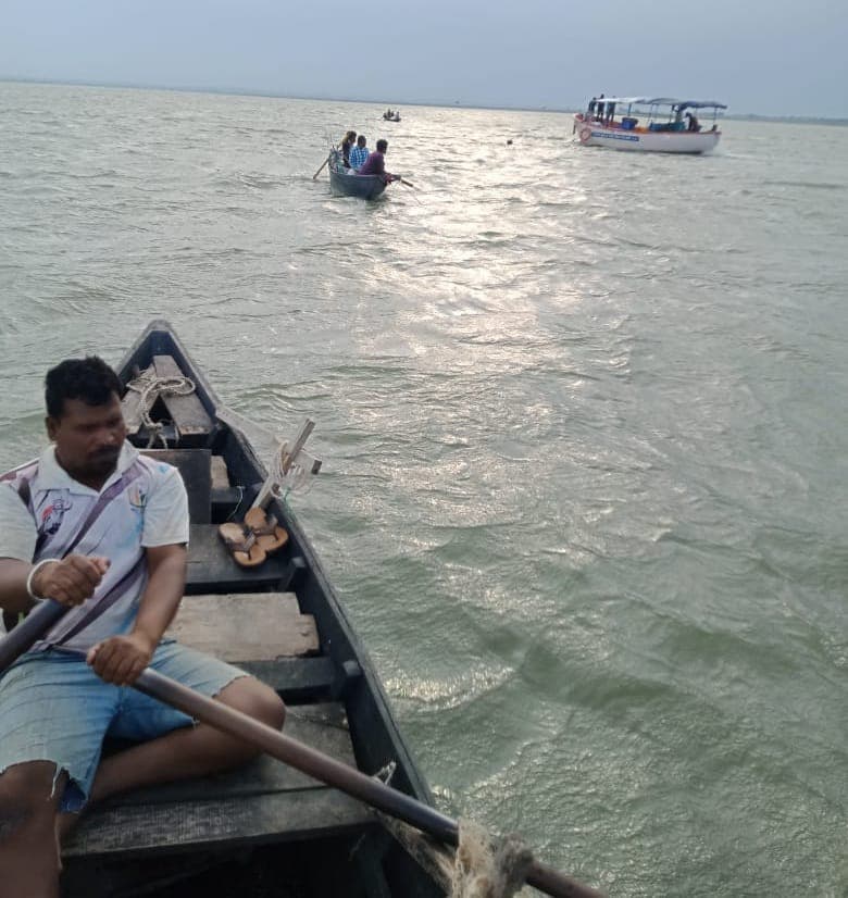 नीमच : नाव पलटने से जलाशय में डूबा व्यक्ति, शव को निकालने के लिए रेस्क्यू ऑपरेशन जारी