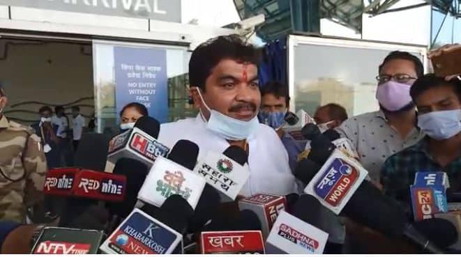 कांग्रेस विधायक का आरोप-बेटा बेच रहा रेमडेसिविर इंजेक्शन, मंत्री चूड़ी पहन घर बैठे है